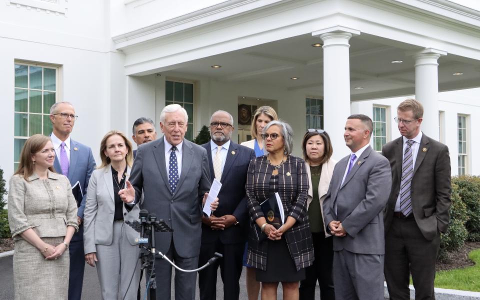 RLC speaks to a gaggle of press outside the White House